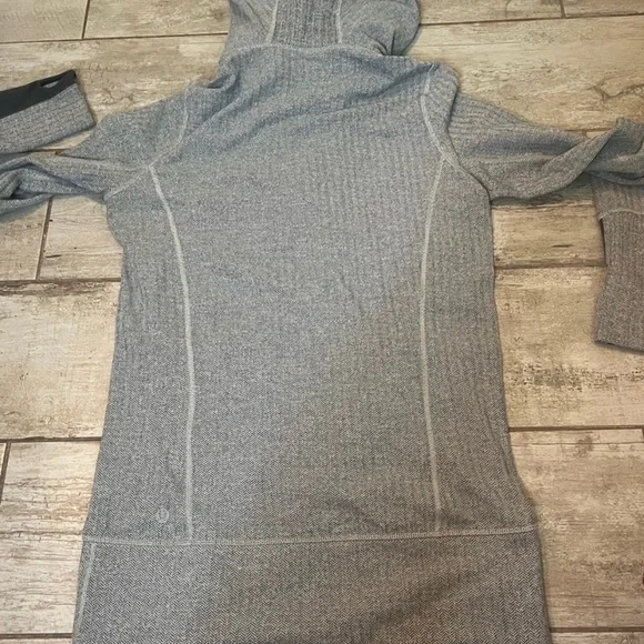 Lululemon In Stride Jacket. - Picture 2 of 3